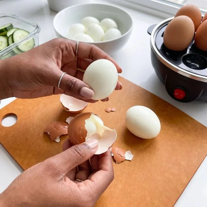 Peeling a steamed egg, shell coming off in one piece